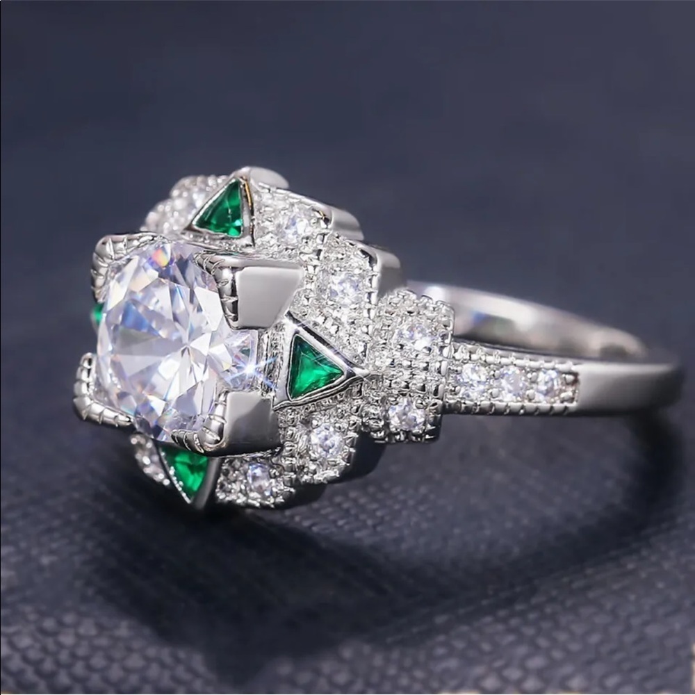New 925 Silver Beautiful CZ Ring - Picture 2 of 4